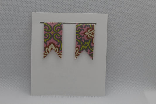 Handmade Magnetic Bookmark / Darts - Small 1.5"