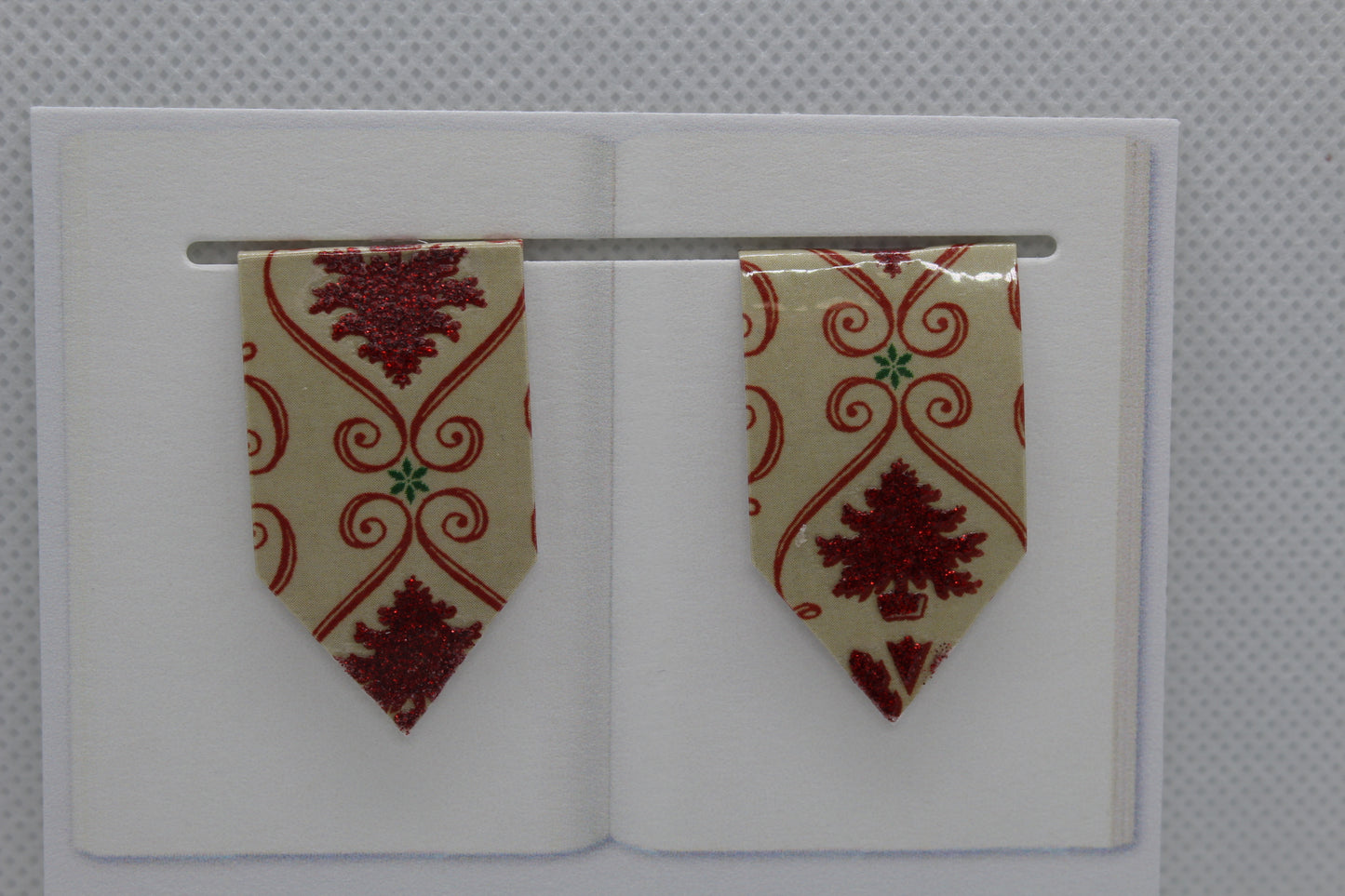 Handmade Magnetic Bookmark / Darts - Small 1.5"