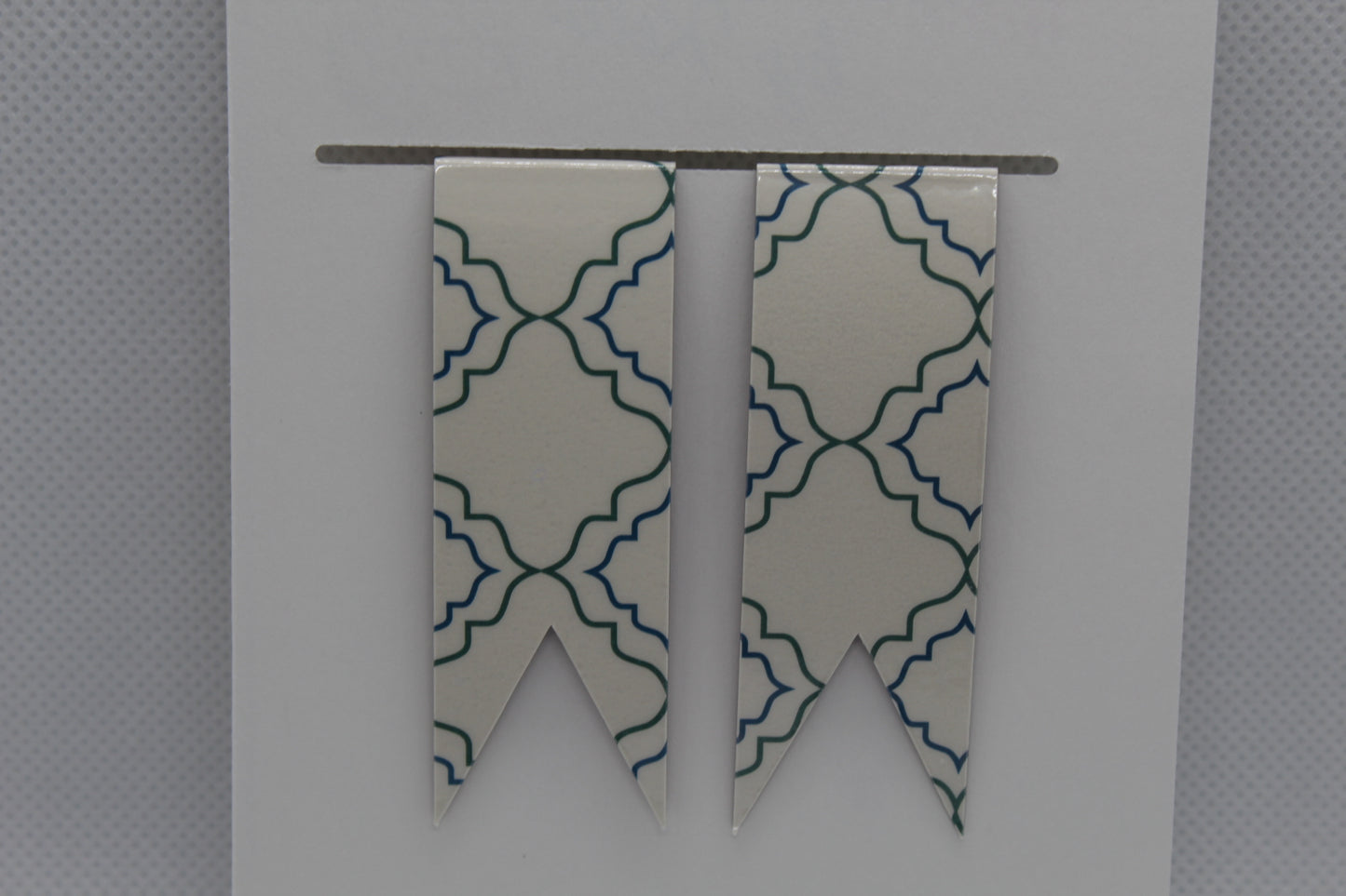 Handmade Magnetic Bookmark / Darts - Large 2.5"