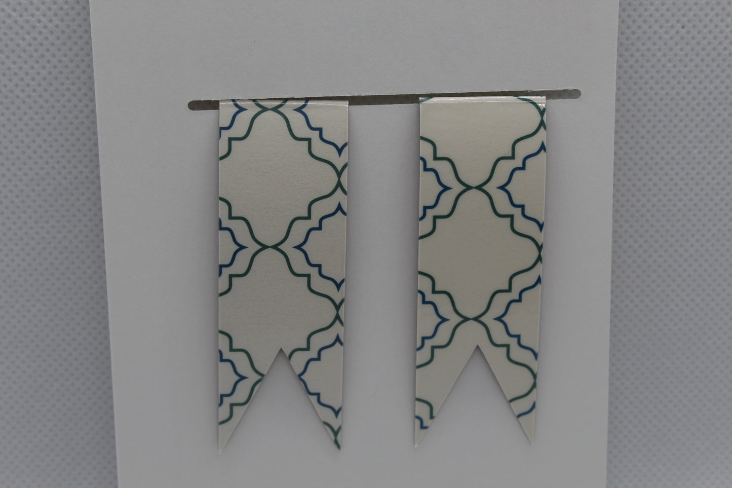 Handmade Magnetic Bookmark / Darts - Large 2.5"